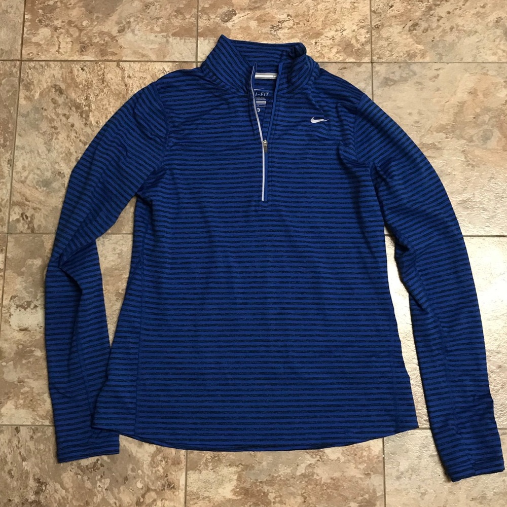 Nike Women’s 1/4 Zip Top - size M